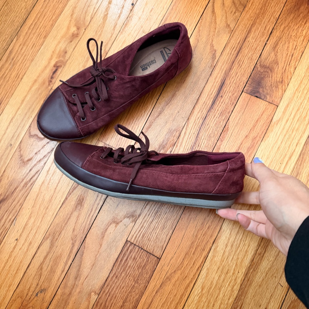 Clarks Collection Suede Wine Vibrant preppy Maroon cushion soft sneakers tie 39